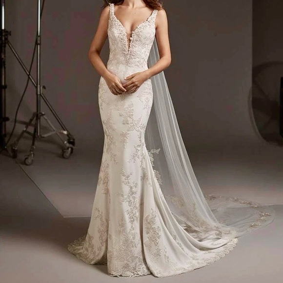 New Pronovias Barcelona Auriga Fit and Flare Floral Wedding Dress